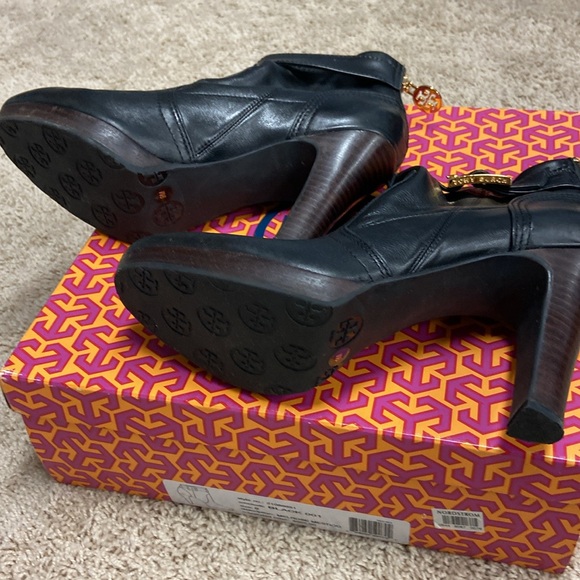 Tory Burch black soft leather heeled boots. - Picture 4 of 8